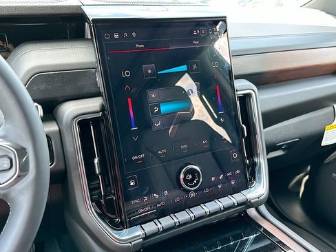 New 2026 GMC Yukon XL Denali w/ Denali Reserve Package AWD/4WD image 14