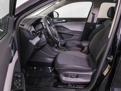 Used 2023 Volkswagen Taos SE w/ Panoramic Sunroof Package AWD/4WD image 7