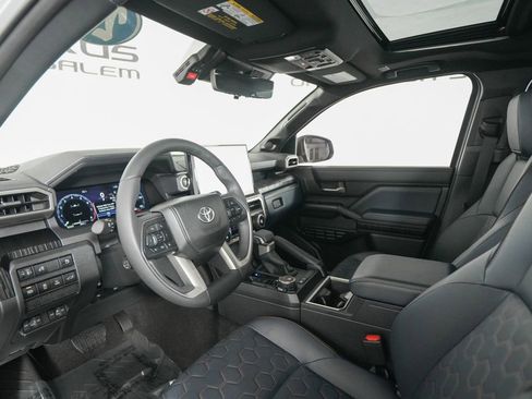 Used 2025 Toyota 4Runner Platinum AWD/4WD image 10