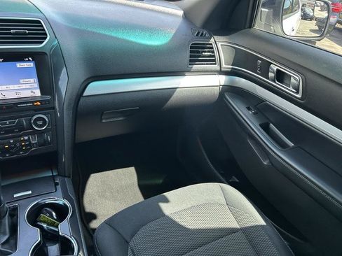 Used 2017 Ford Explorer XLT w/ Equipment Group 201A FWD image 13