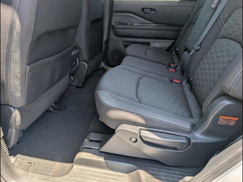 Used 2023 Nissan Pathfinder SV FWD image 13