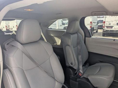 Used 2023 Toyota Sienna XLE w/ XLE Plus Package image 18