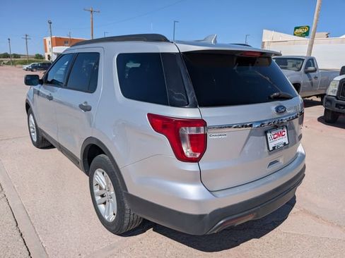 Used 2017 Ford Explorer 4WD image 2