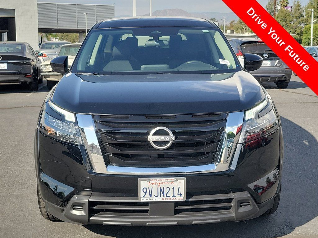 Used 2025 Nissan Pathfinder S AWD/4WD image 30
