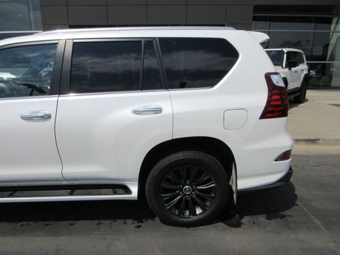 Used 2021 Lexus GX 460 Premium w/ Accessory Package AWD/4WD image 4