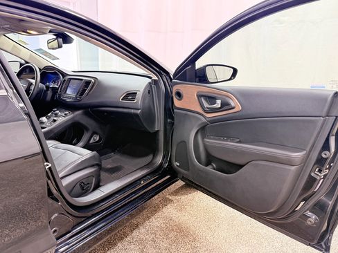 Used 2015 Chrysler 200 C w/ Navigation & Sound Group I image 22