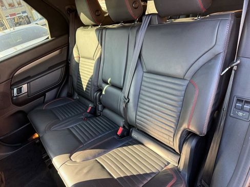 Used 2018 Land Rover Discovery HSE Luxury image 7