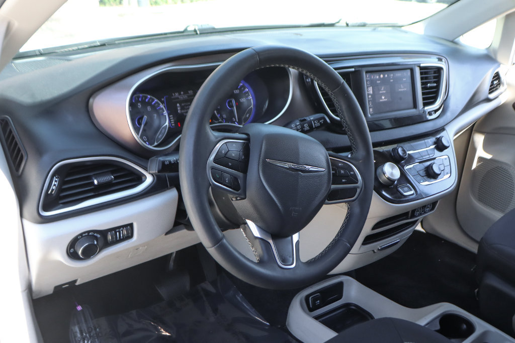 Used 2023 Chrysler Voyager LX FWD image 19