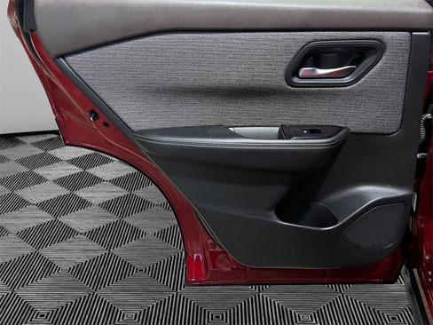 Used 2021 Nissan Rogue SV image 18