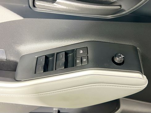 Used 2023 Toyota Highlander L image 16