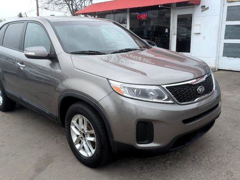 Used 2014 Kia Sorento LX image 3