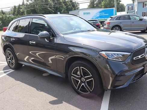 Used 2025 Mercedes-Benz GLC 300 4MATIC w/ AMG Line image 4