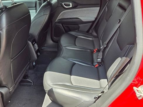 Used 2023 Jeep Compass Latitude AWD/4WD image 5