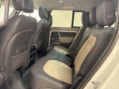 Used 2024 Land Rover Defender 130 X-Dynamic SE image 22