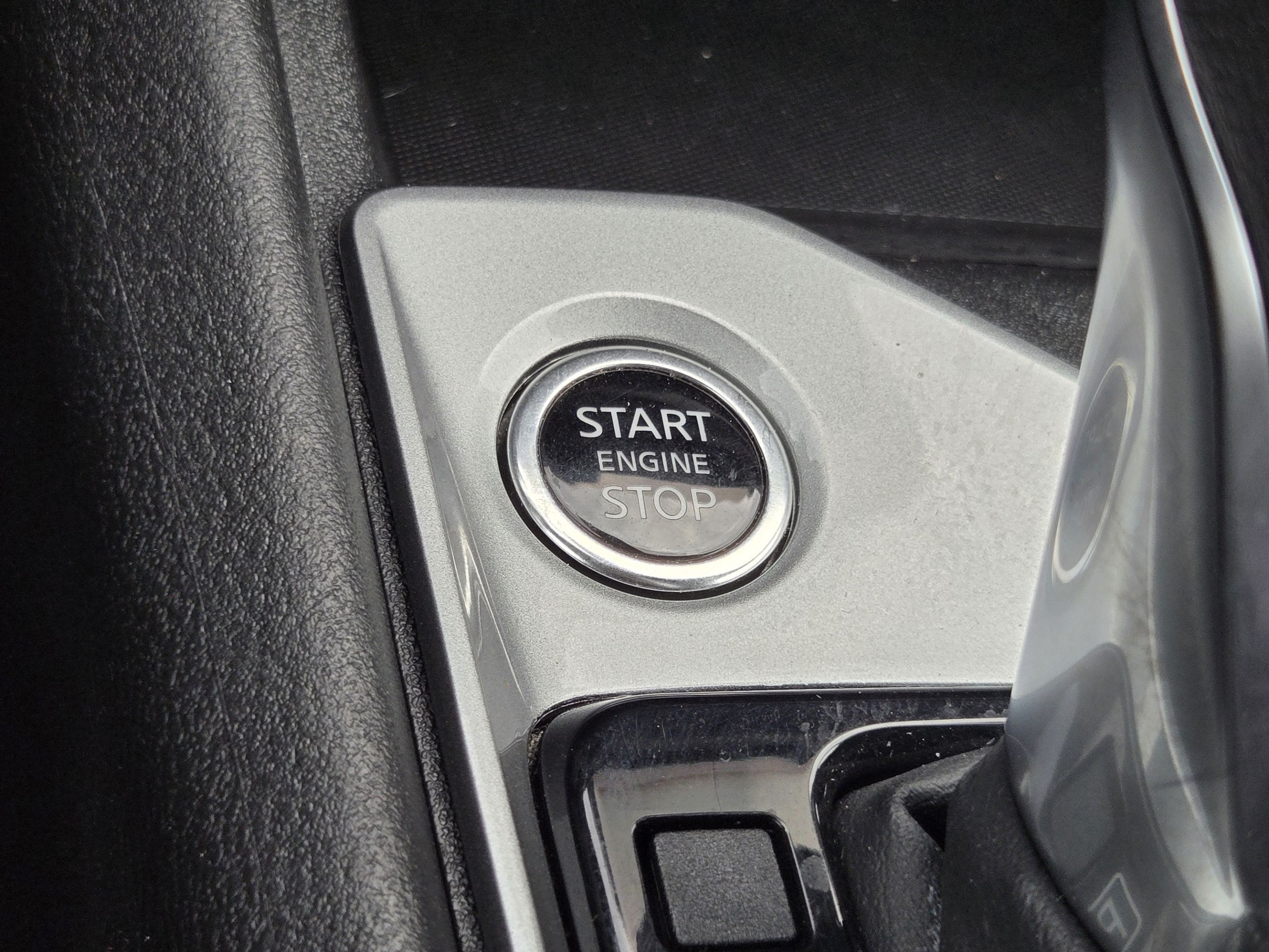 Used 2025 Nissan Altima 2.5 SV FWD image 17
