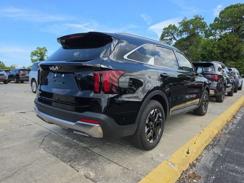 Certified 2025 Kia Sorento S FWD image 16
