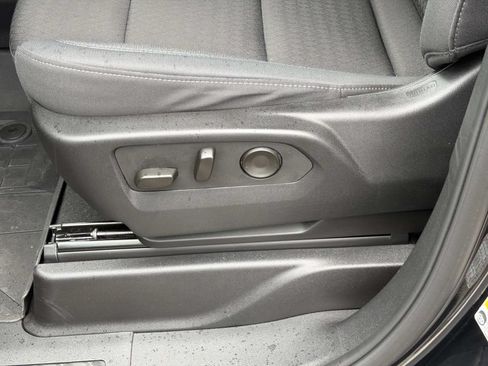 Used 2025 Chevrolet Suburban LS AWD/4WD image 21