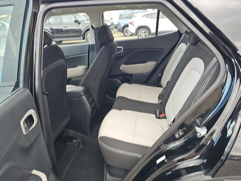 Used 2025 Hyundai Venue SEL FWD image 12