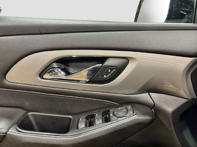 Used 2020 Chevrolet Traverse LT w/ LPO, Blackout Package FWD image 17