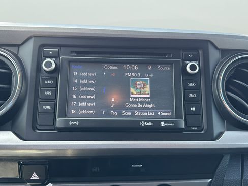 Used 2016 Toyota Tacoma SR5 w/ SR5 Appearance Package (SN) RWD image 25