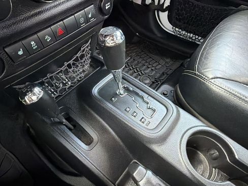 Used 2015 Jeep Wrangler Unlimited Rubicon AWD/4WD image 25