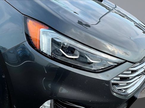 Used 2019 Ford Edge Titanium w/ Equipment Group 301A AWD/4WD image 28