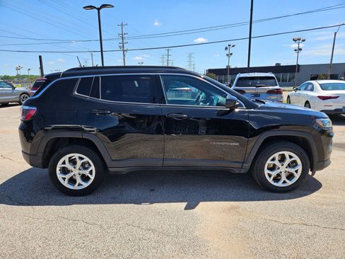 Used 2024 Jeep Compass Latitude AWD/4WD image 7