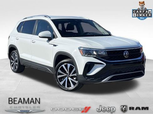 Used 2024 Volkswagen Taos SE image 1