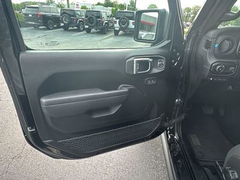 Used 2025 Jeep Wrangler Unlimited Rubicon 4xe AWD/4WD image 10