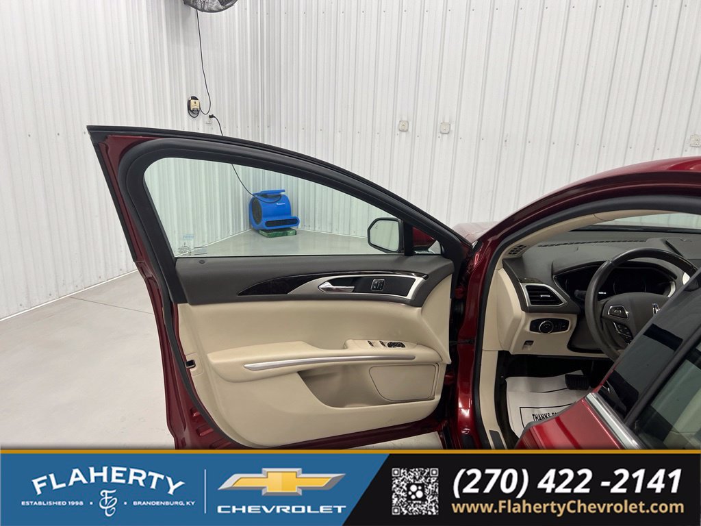 Used 2016 Lincoln MKZ w/ Equipment Group 300A Reserve FWD image 8