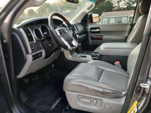 Used 2015 Toyota Sequoia Platinum image 11