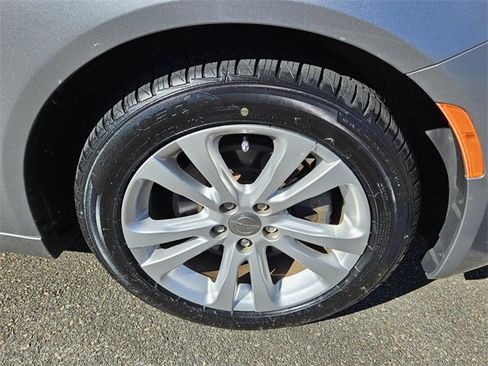 Used 2016 Chrysler 200 Limited image 16