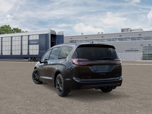 New 2026 Chrysler Pacifica Limited w/ S Appearance Package image 4