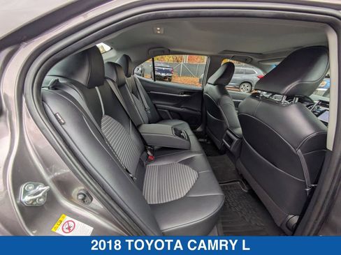 Used 2018 Toyota Camry SE w/ Moonroof Package image 33