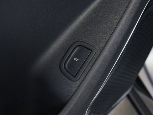 Used 2025 GMC Acadia Denali AWD/4WD image 17