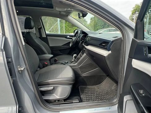 Used 2022 Volkswagen Taos SE image 30