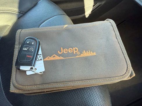 Used 2019 Jeep Cherokee Limited image 48