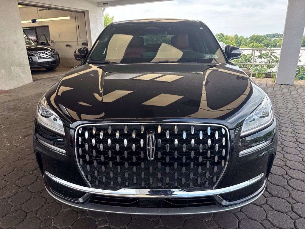 Certified 2025 Lincoln Corsair Reserve AWD/4WD image 2