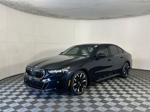Used 2025 BMW 530i w/ M Sport Package RWD image 7