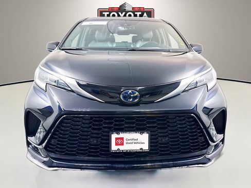 Certified 2022 Toyota Sienna XSE image 2