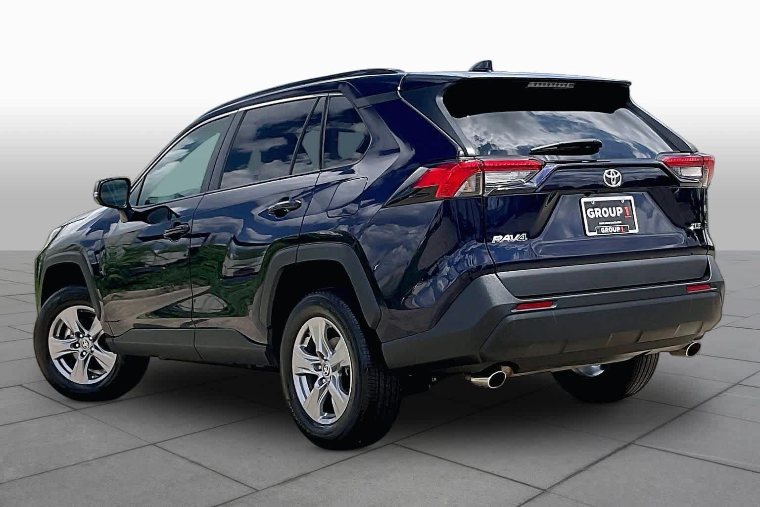 Used 2025 Toyota RAV4 XLE FWD image 11