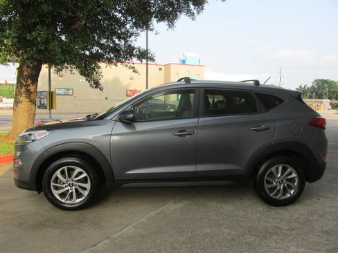Used 2016 Hyundai Tucson SE w/ Option Group 02 FWD image 4