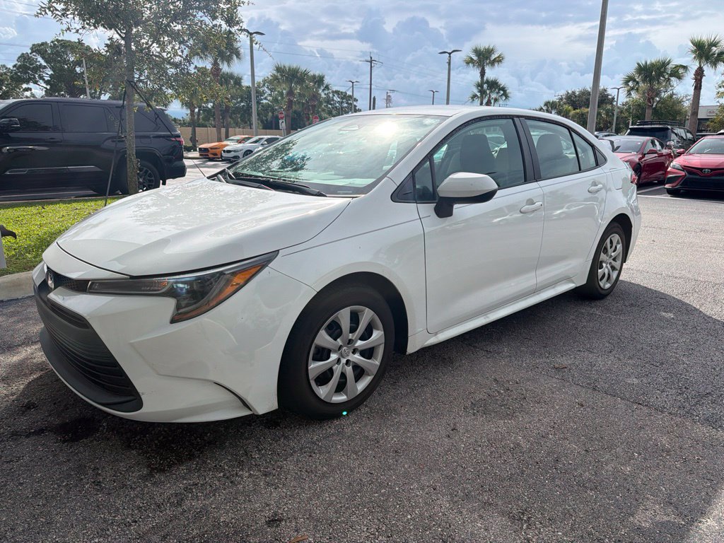 Used 2024 Toyota Corolla LE FWD image 1