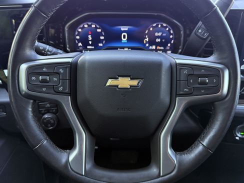 Used 2022 Chevrolet Silverado 1500 LT AWD/4WD image 16