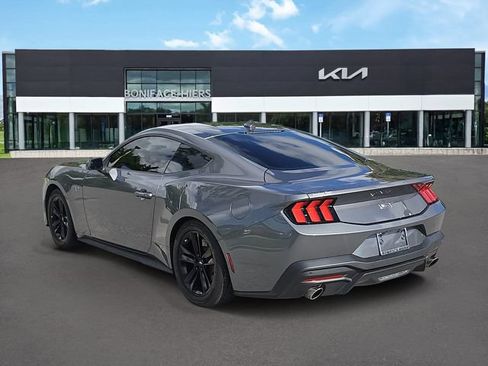 Used 2025 Ford Mustang GT RWD image 3