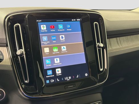 Certified 2023 Volvo XC40 B5 Plus image 15