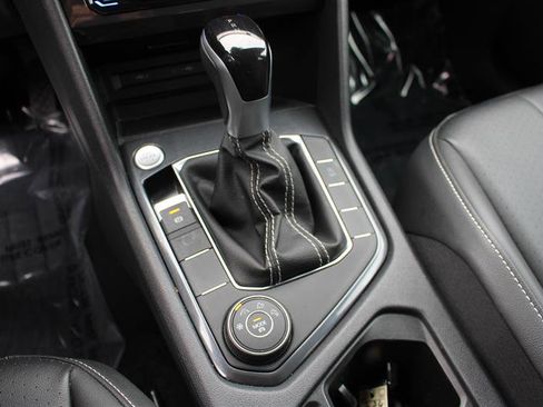 Used 2024 Volkswagen Tiguan SE image 21