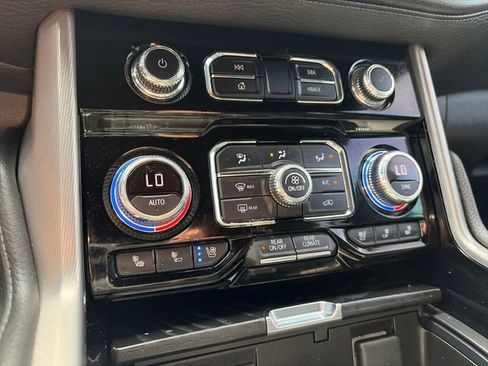 Used 2022 GMC Yukon XL Denali image 28