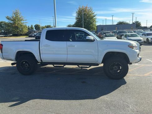 Used 2019 Toyota Tacoma SR5 image 10