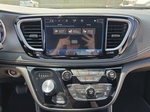 New 2027 Chrysler Pacifica Limited FWD image 22